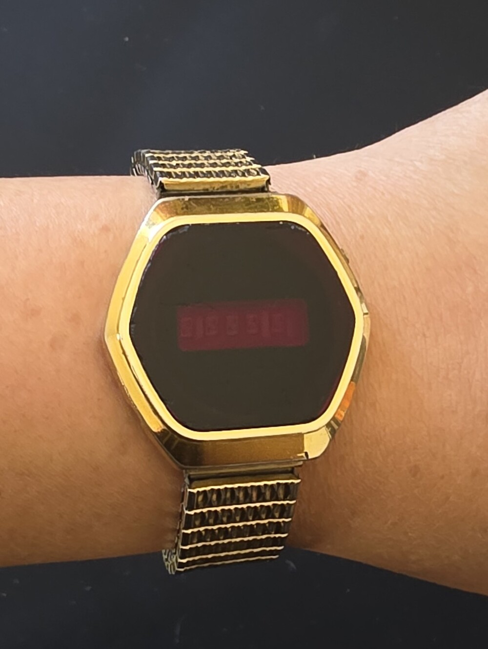 VTG RARE Microsonic Hexagon Red LED Digital 35mm Watch Works - Picture 4 of 12
